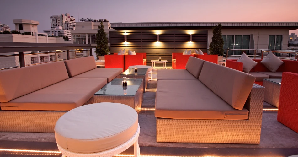 La vida nocturna de Kuwait. Desde cafés elegantes hasta salones de lujo.